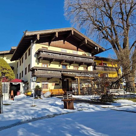 Ferienhotel Lindenhof Leogang Exteriör bild