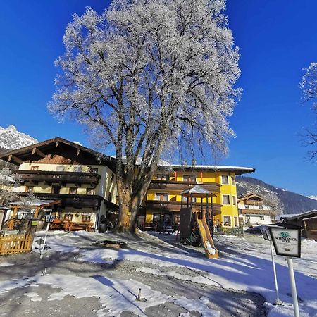 Ferienhotel Lindenhof Leogang Exteriör bild